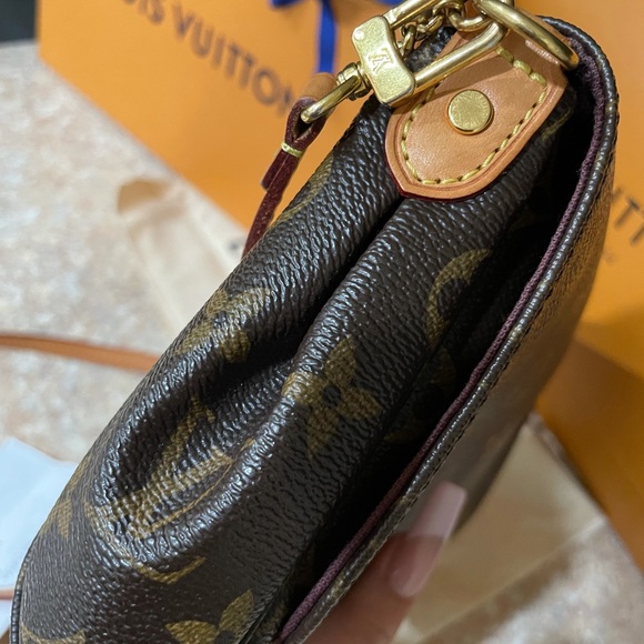 Louis Vuitton Favorite MM - Picture 15 of 15